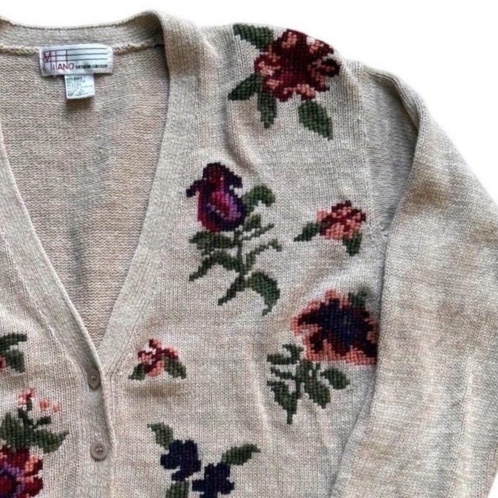VTG Floral Embroidered Sweater Cottagecore grannycore spring fashion layering Lg